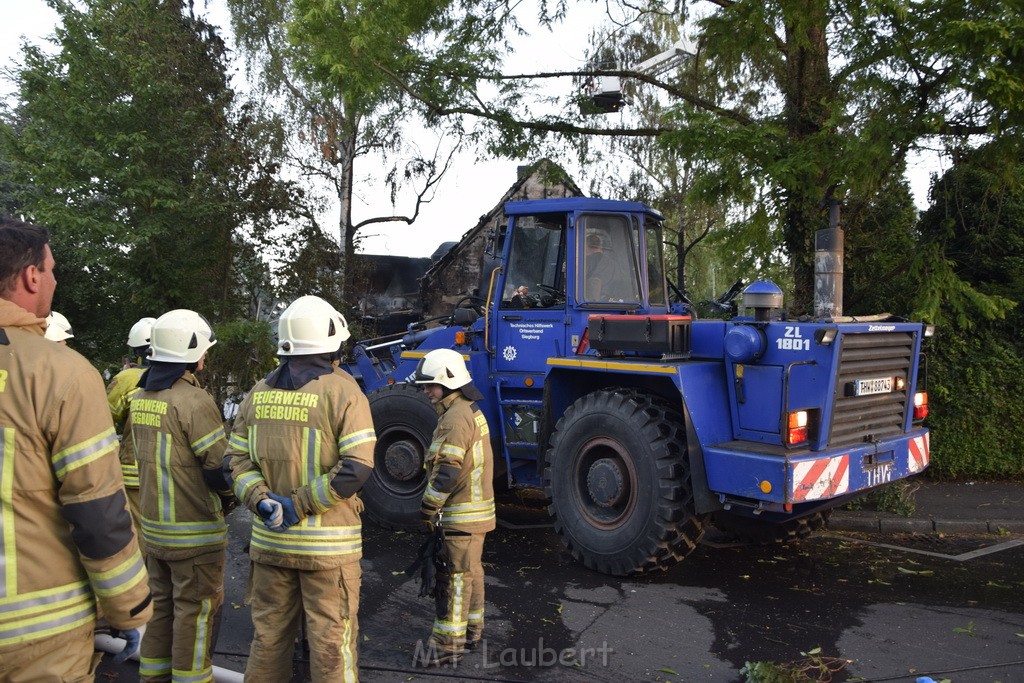 Grossfeuer Einfamilienhaus Siegburg Muehlengrabenstr P0886.JPG - Miklos Laubert